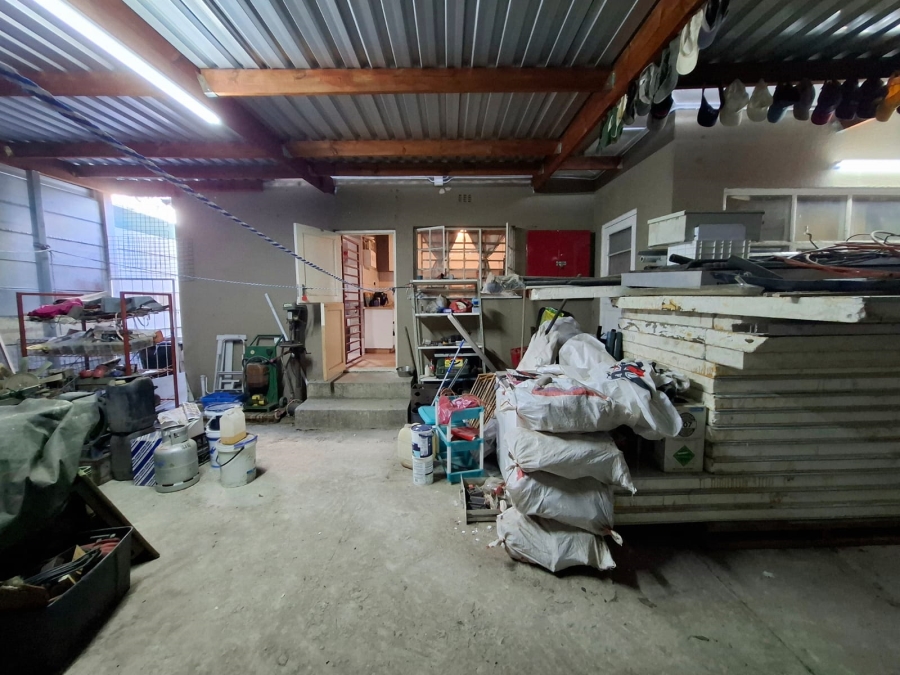 4 Bedroom Property for Sale in Oakdale Western Cape